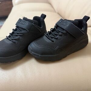 Skechers Kids Black Sneakers 11.5